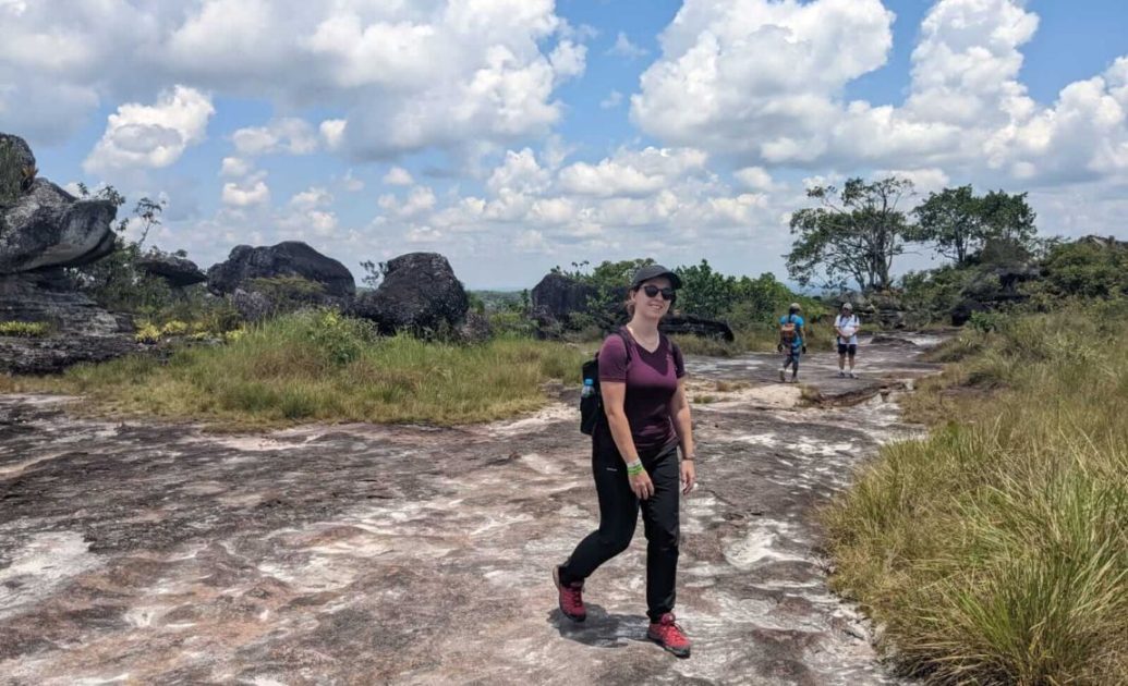 Woman-walking-in-San-Jose-del-Guaviare-1