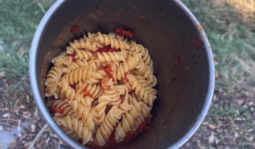 Make your own trekking food: Recipe for red lentil Bolognese with fusilli